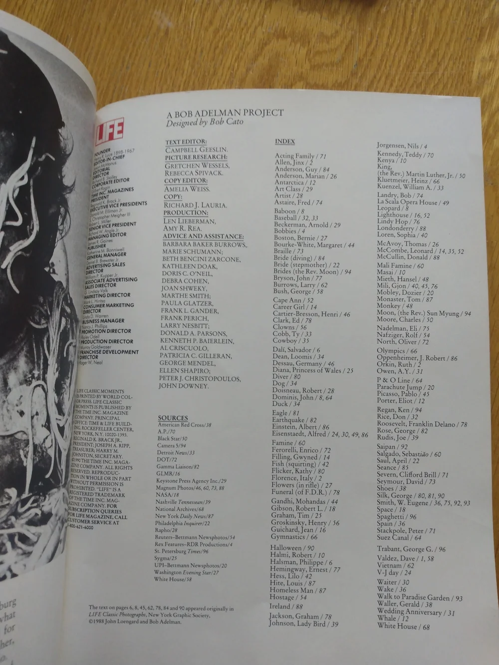 LIFE Special Edition "Classic Moments" Magazine - Iconic Kiss Cover - Picture 2 of 13